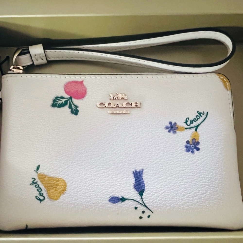 Coach✨🩷🌷🪻White Wristlet with Floral Accents and Other Multi-designs